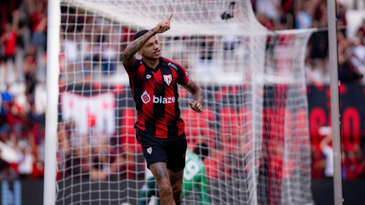 Atlético-GO bate o América-MG e segue firme na briga pelo acesso na Série B