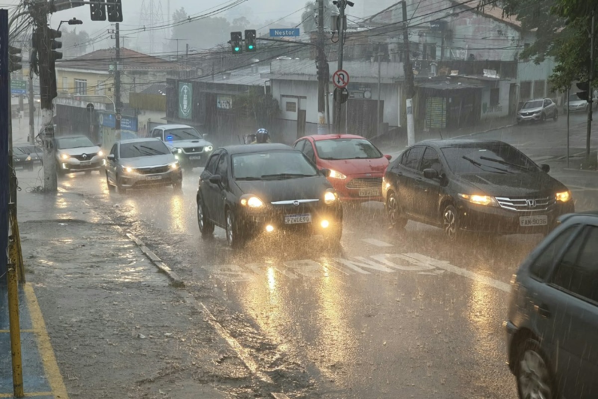 Alerta de chuvas no Centro-Sul indica acúmulo de até 300 mm e inundações