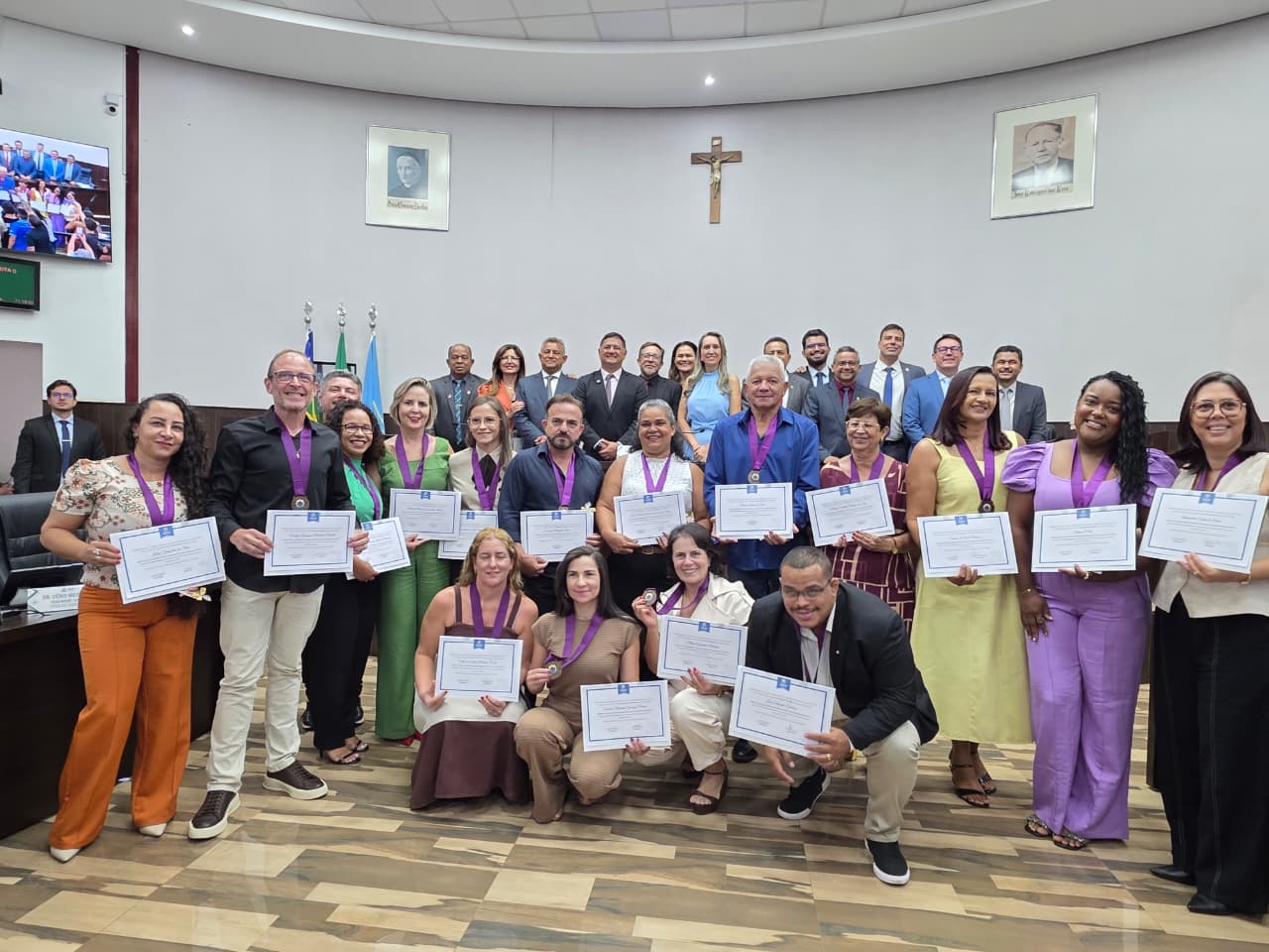 Câmara municipal de Luziânia realiza sessão solene para homenagear professores