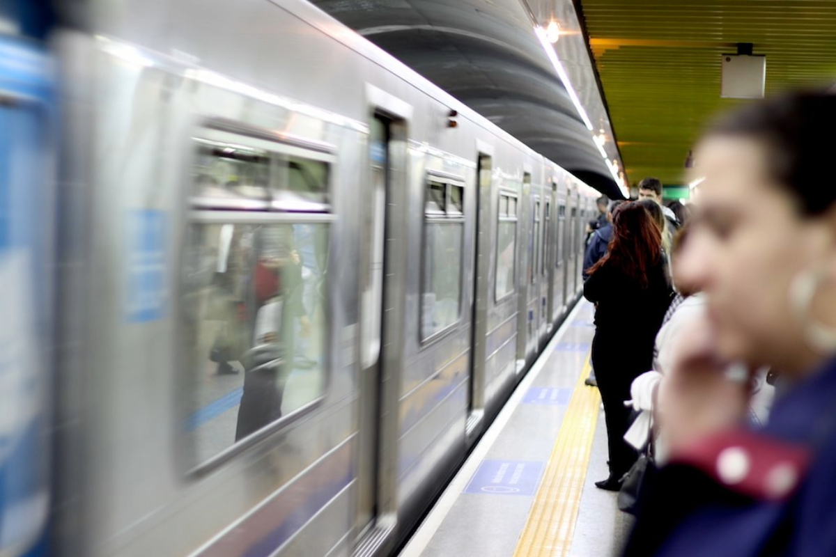 Caos no metrô afeta três linhas na manhã desta sexta-feira