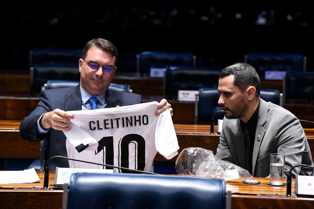 Cleitinho Azevedo acompanha ato de apoio do Republicanos no segundo turno