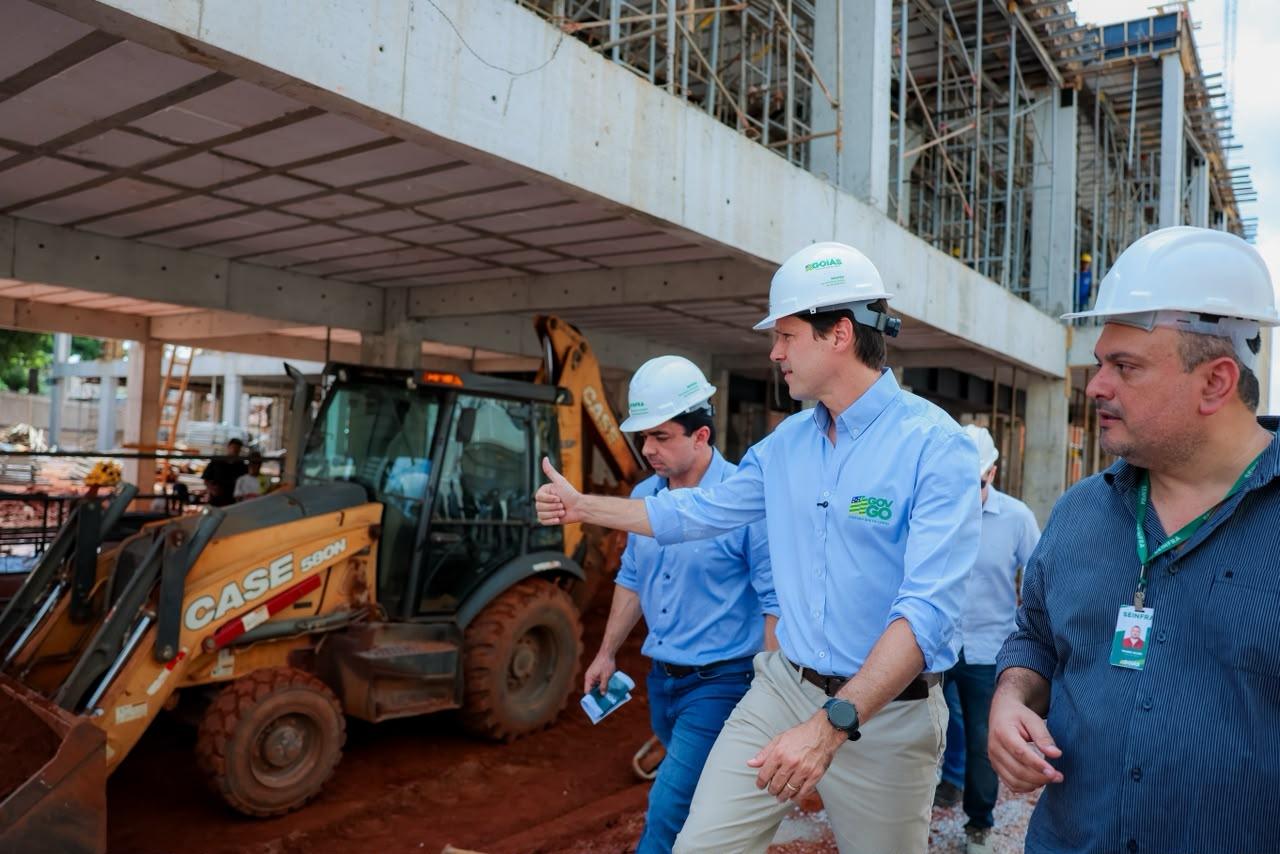 Basileu França: Daniel Vilela vistoria obras de ampliação em Goiânia