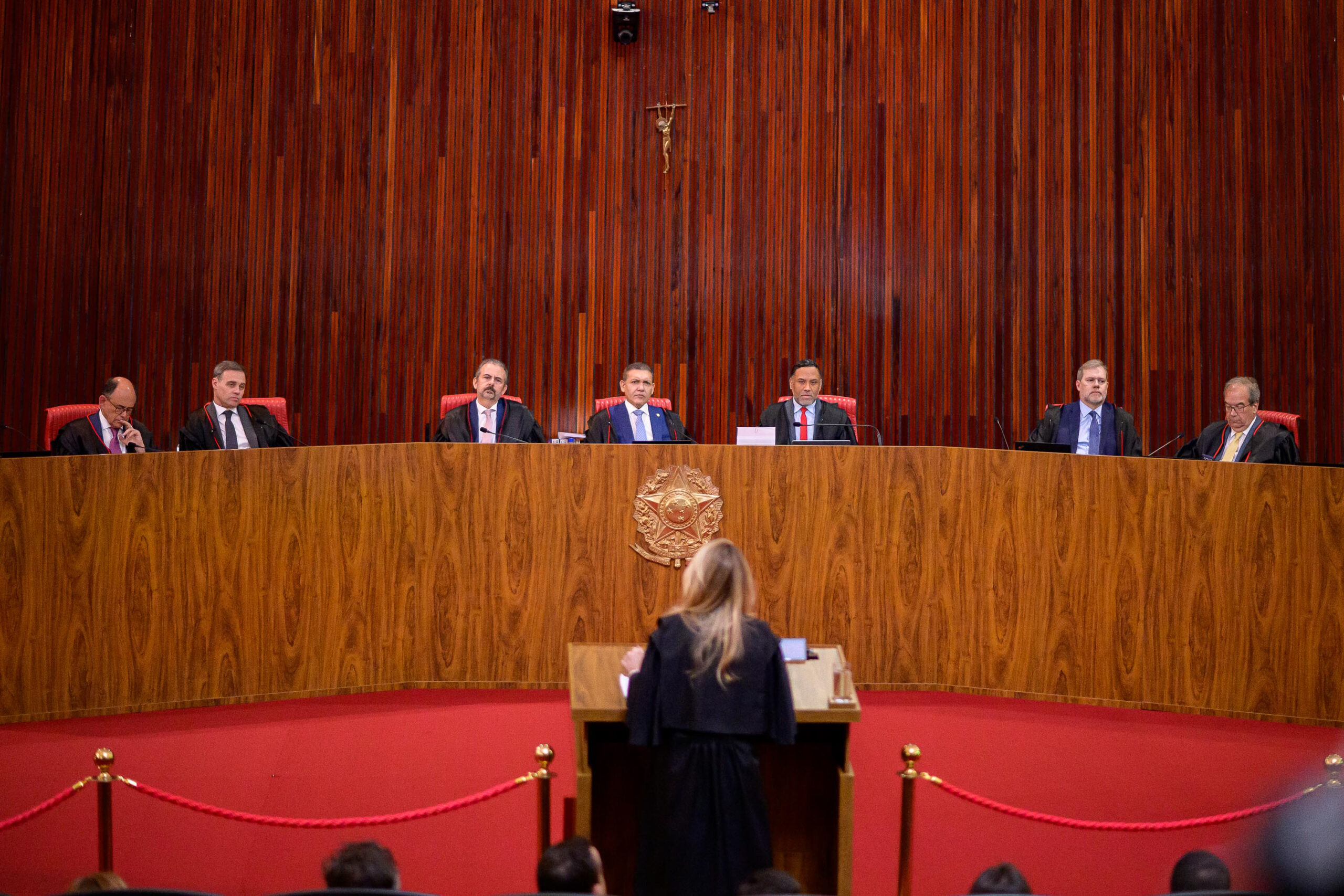 Críticas ao STF geram mal-estar em ala do TSE após cancelamento de debate da Globo