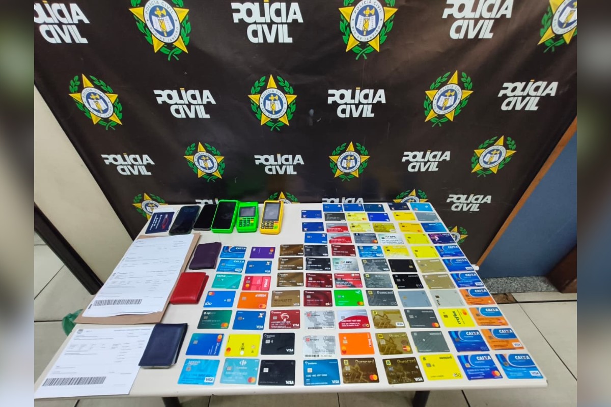 Dupla suspeita de golpes com cartões é presa no Rio de Janeiro