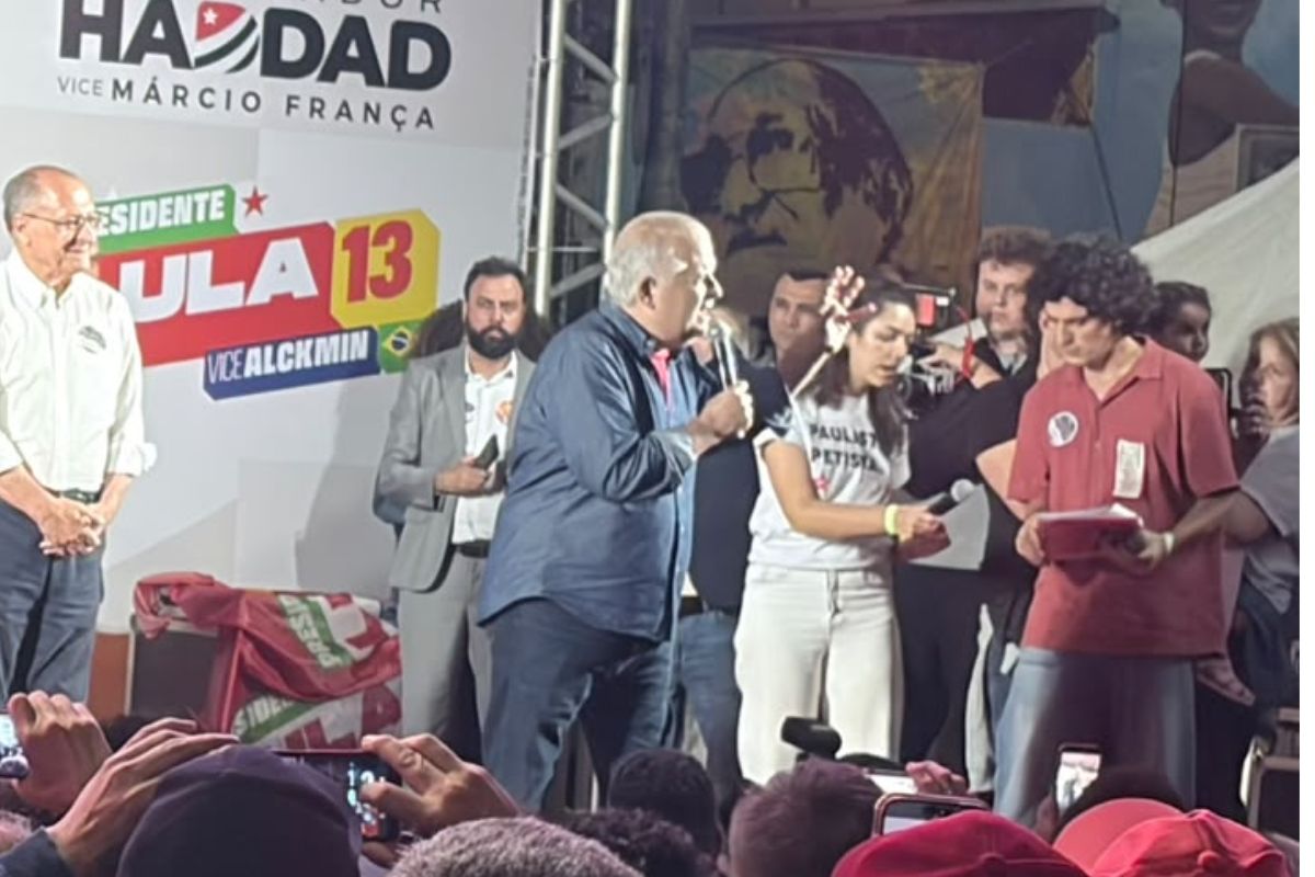 Márcio França chama Tarcísio de traíra em comício da campanha de Haddad