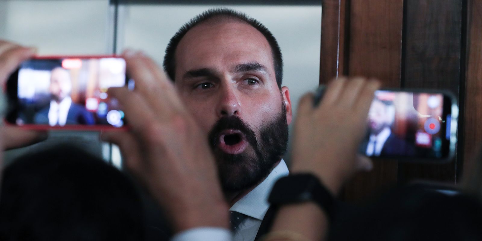 Eduardo Bolsonaro tem mandado de prisão registrado no sistema do BNMP