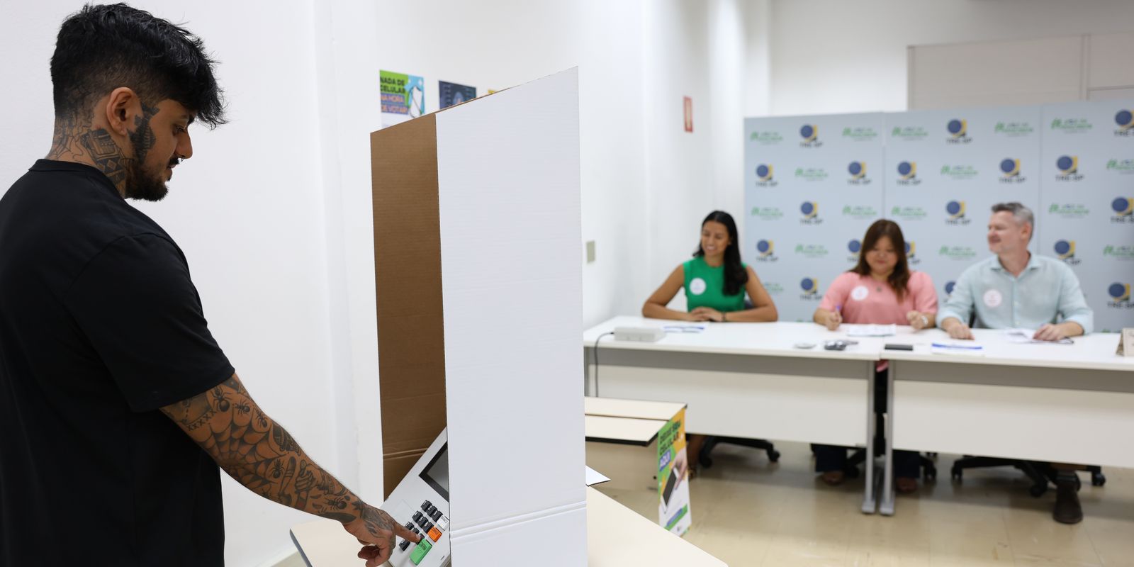 Confira os horários de votação das Eleições 2026 em todo o país