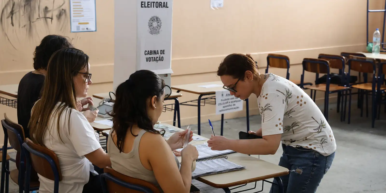 Eleições 2026: quem faltou no primeiro turno pode votar no domingo