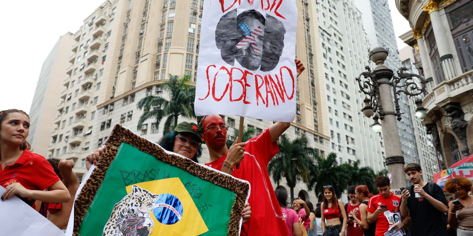 Estudantes realizam ato no Rio de Janeiro durante as eleições 2026