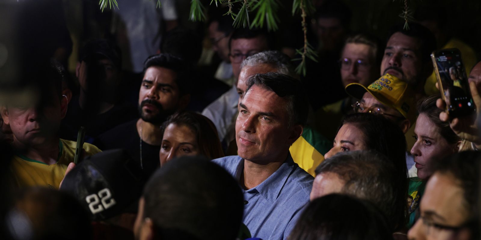 Flávio Bolsonaro impõe condições para liberar sigilos bancários no TSE
