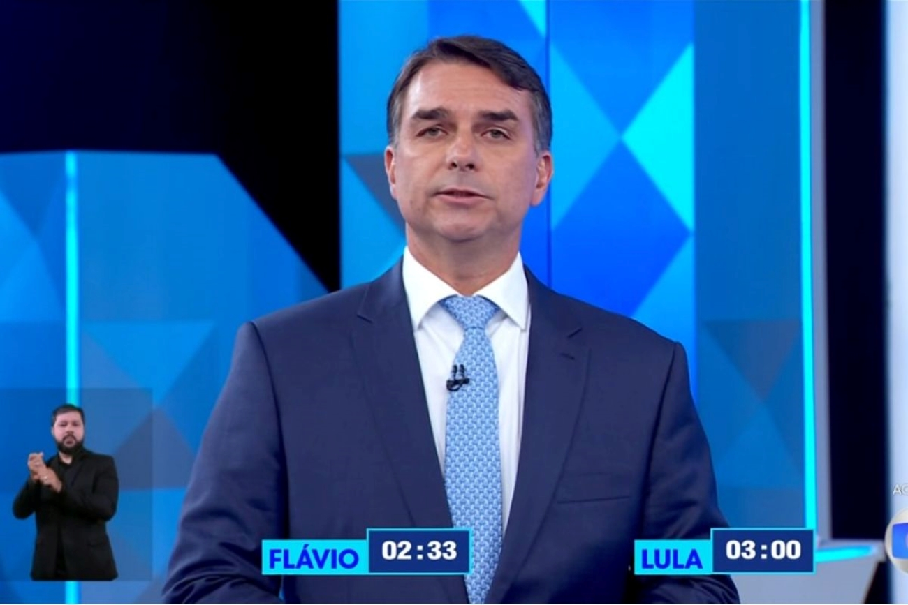 Flávio Bolsonaro cita Jonas Suassuna e liga empresário a Lulinha