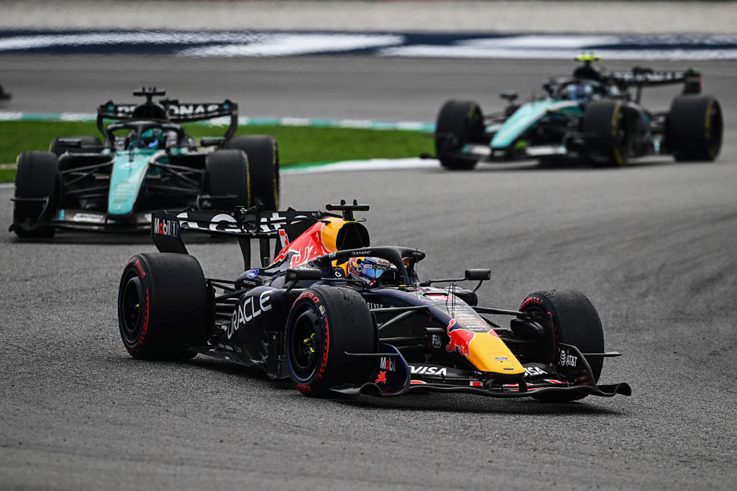 Max Verstappen vence o GP do Bahrein e amplia hegemonia