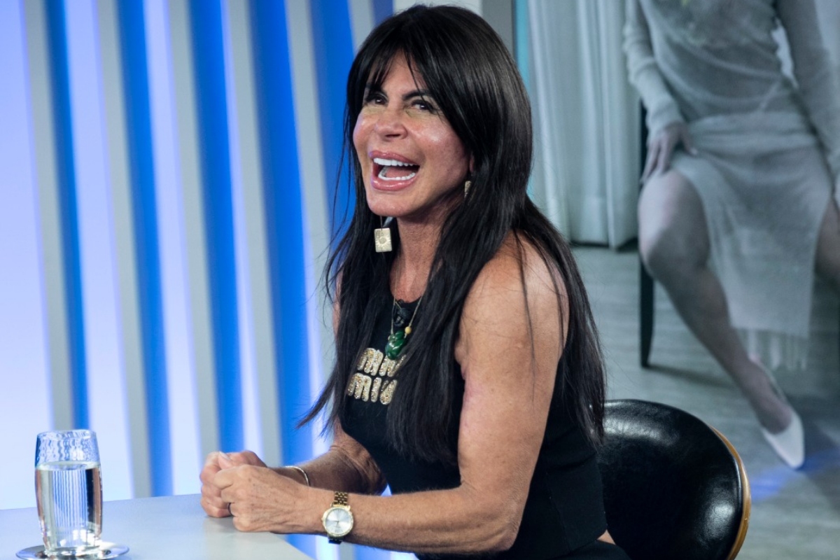 Gretchen revela transplante capilar ao tirar peruca ao vivo na TV