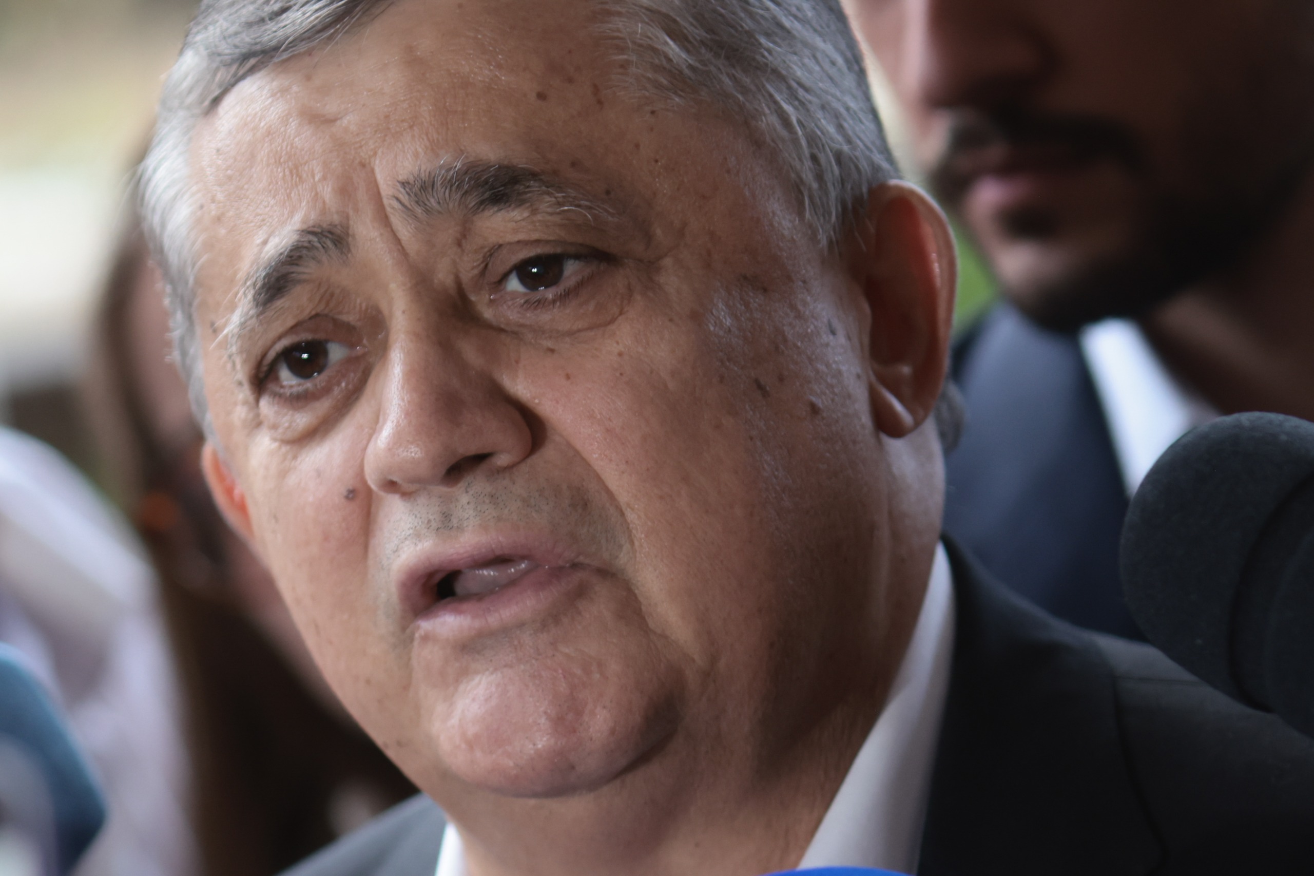 Guimarães afirma que Flávio Bolsonaro fez o L ao apoiar escala 6x1