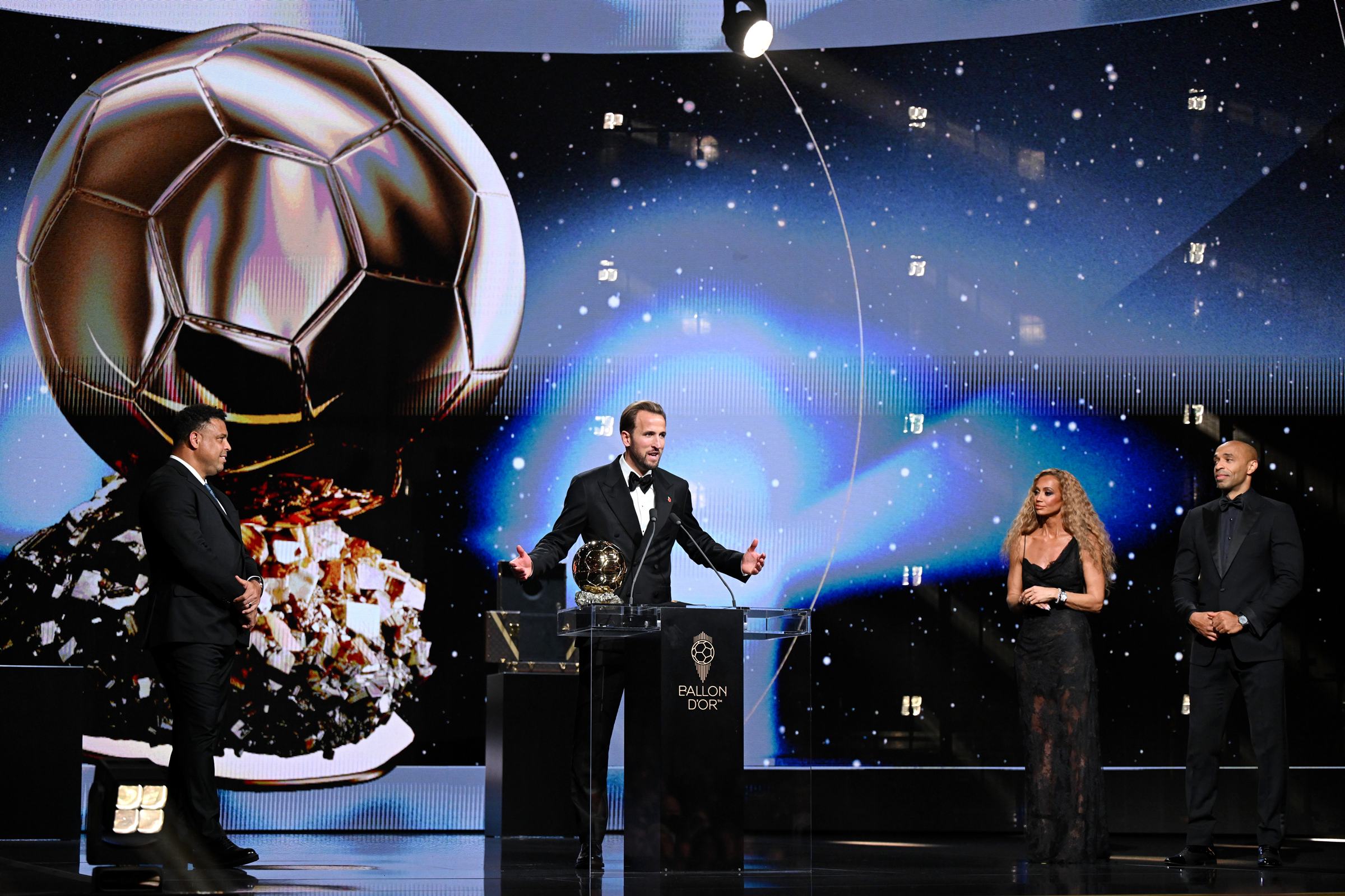 Harry Kane conquista a Bola de Ouro após temporada histórica