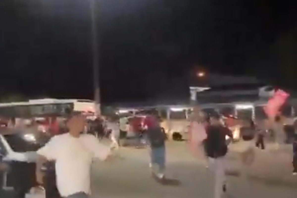 Homem dispara para o alto durante manifestação em universidade de Sergipe