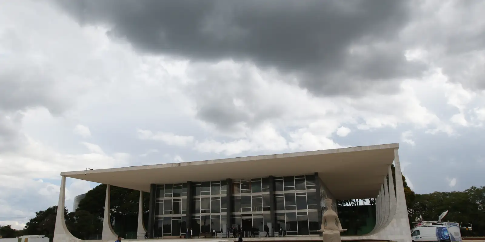 Homem é preso em Brasília ao tentar invadir o STF nesta quinta-feira