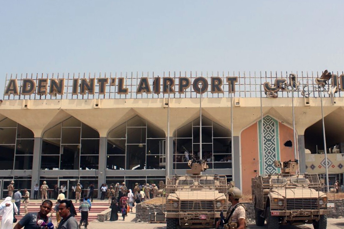 Ataque dos Houthis atinge o aeroporto de Aden, no Iêmen