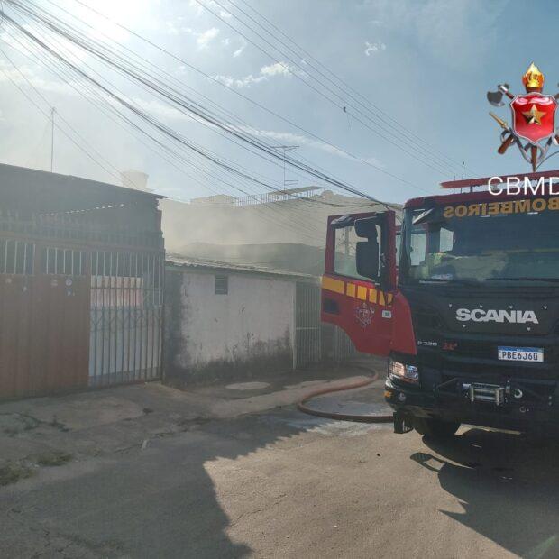 Incêndio em Ceilândia destrói três cômodos de residência neste domingo