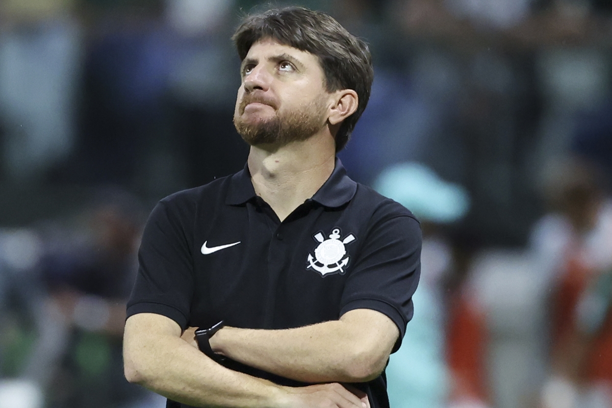 Corinthians sofre nova derrota no brasileirao e técnico defende equipe
