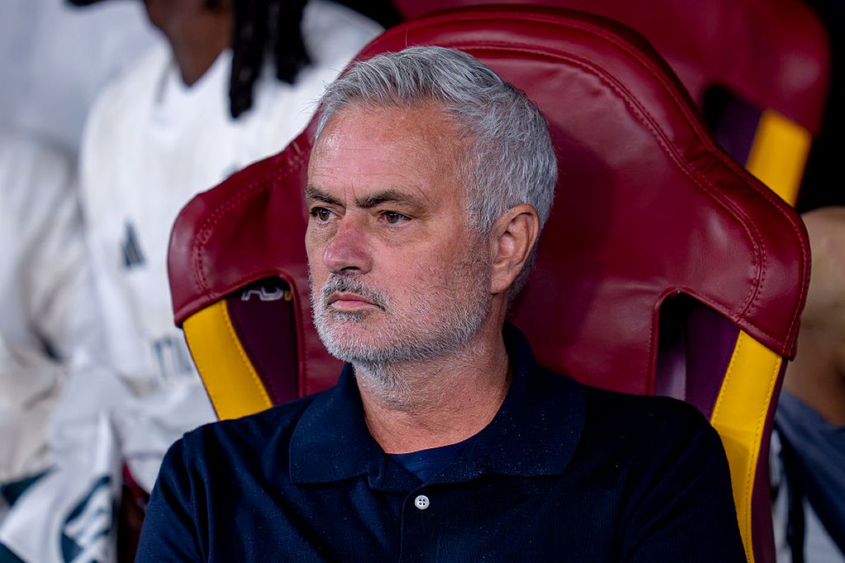 José Mourinho defende Vinícius Júnior e diz que forçaria saída