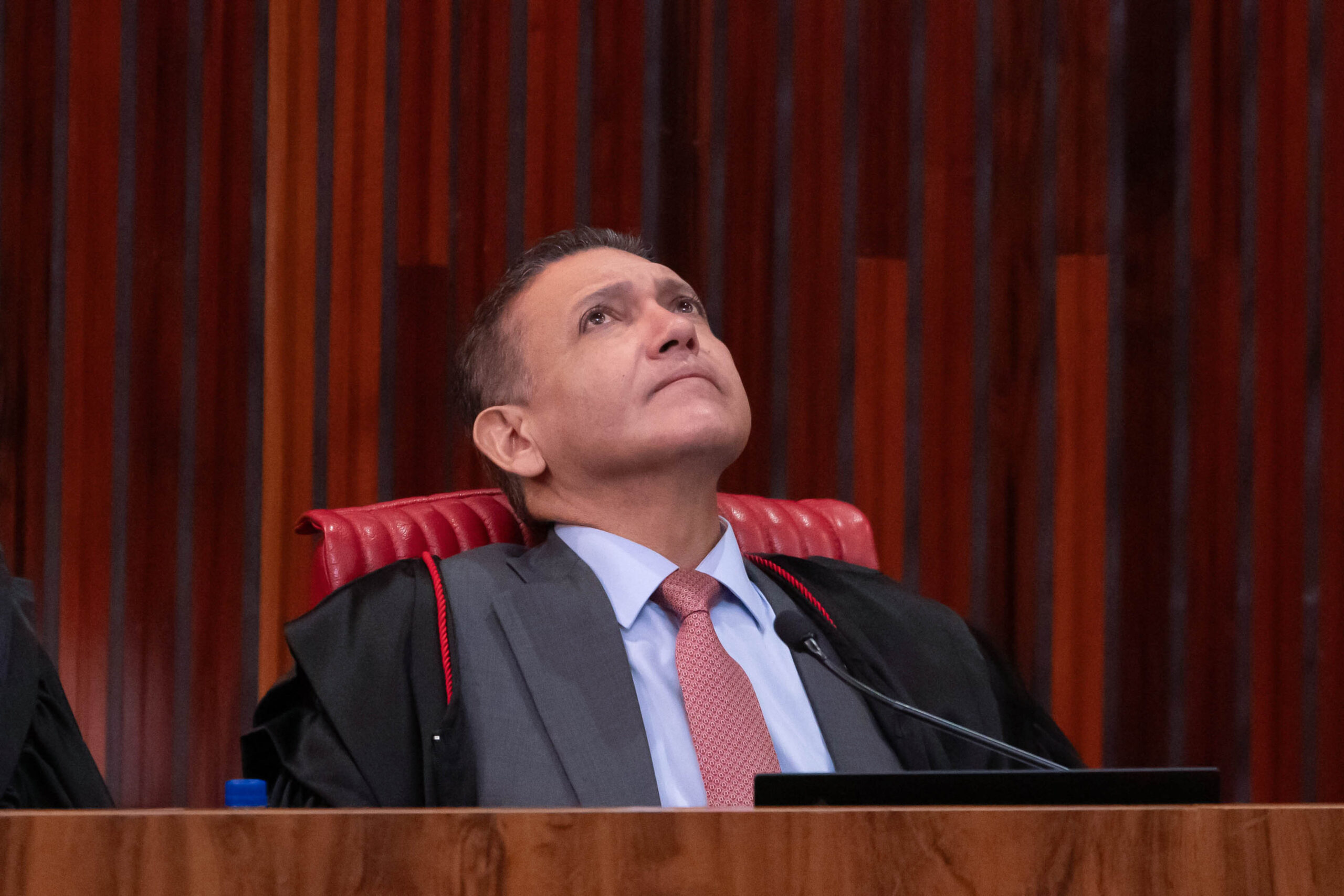 Juristas pedem suspeição de ministro Kássio Nunes Marques no TSE