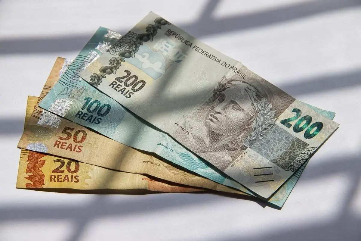 Justiça condena quatro réus por lavagem de dinheiro em esquema do PCC