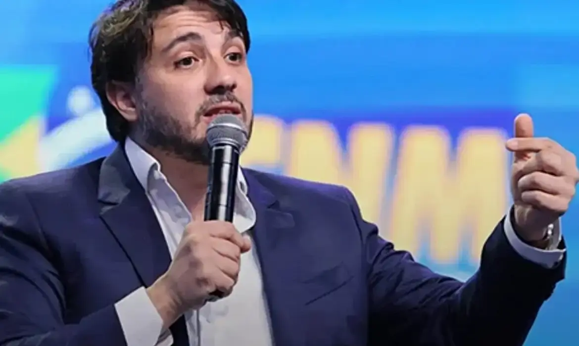 Justiça mantém Renan Santos fora de debate presidencial após nova tentativa de recurso