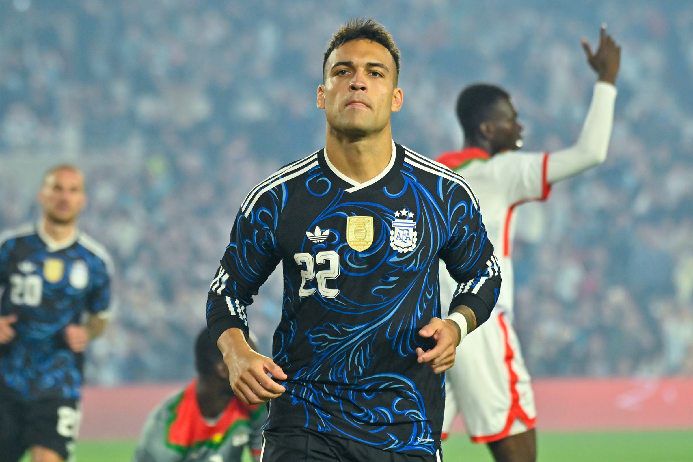Lautaro Martínez rebate teorias da conspiração sobre a Copa e diz que é irritante
