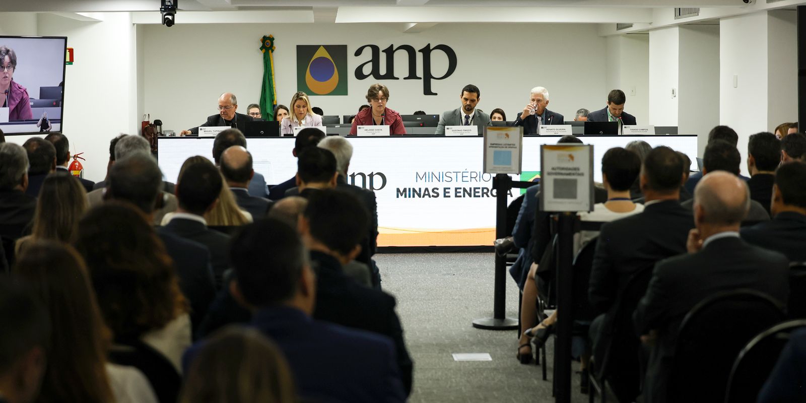 Leilão da ANP movimenta bilhões com venda de blocos exploratórios