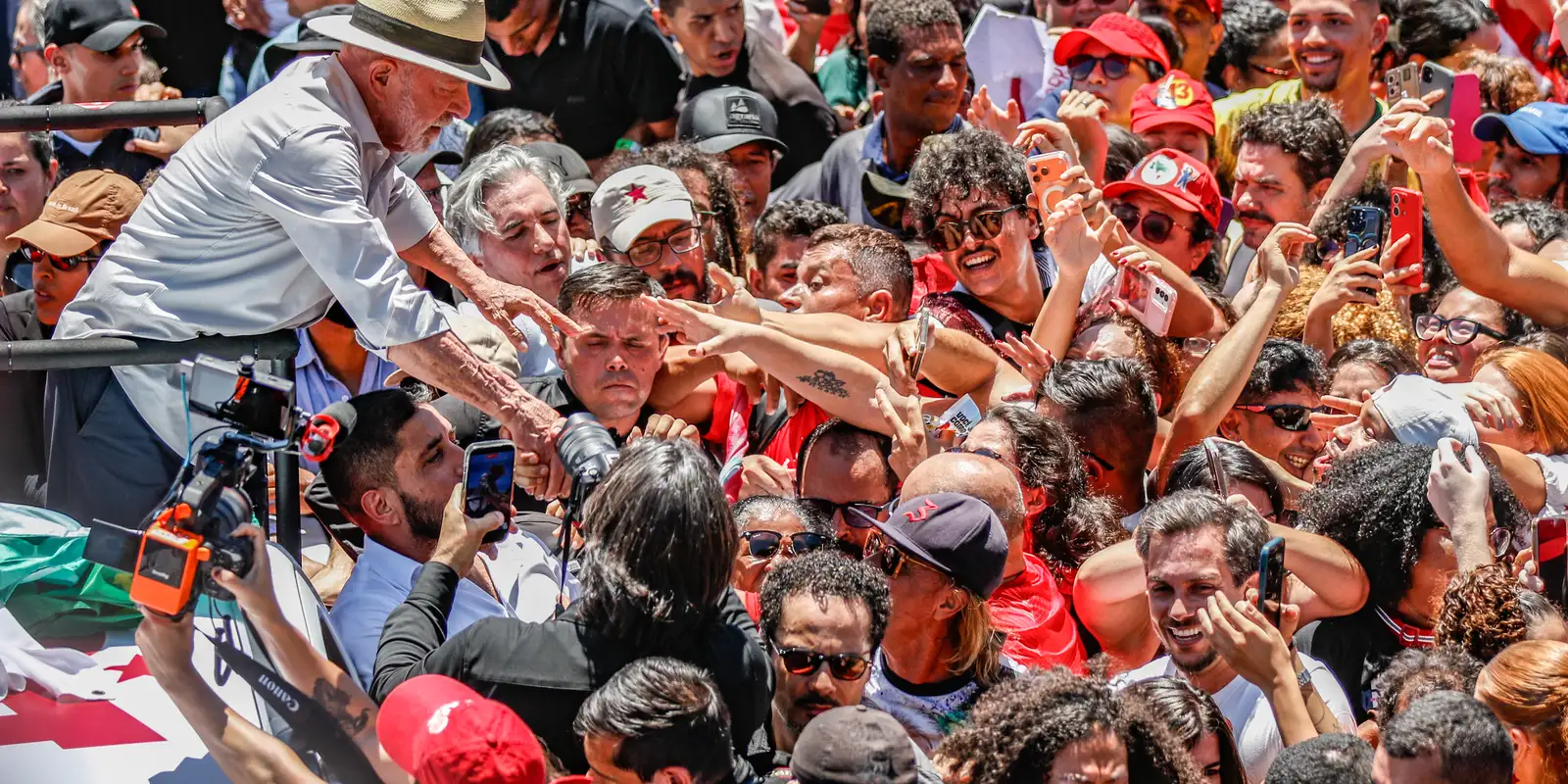 Lula anuncia que pt vai à justiça contra suspensão do canal exército do lula