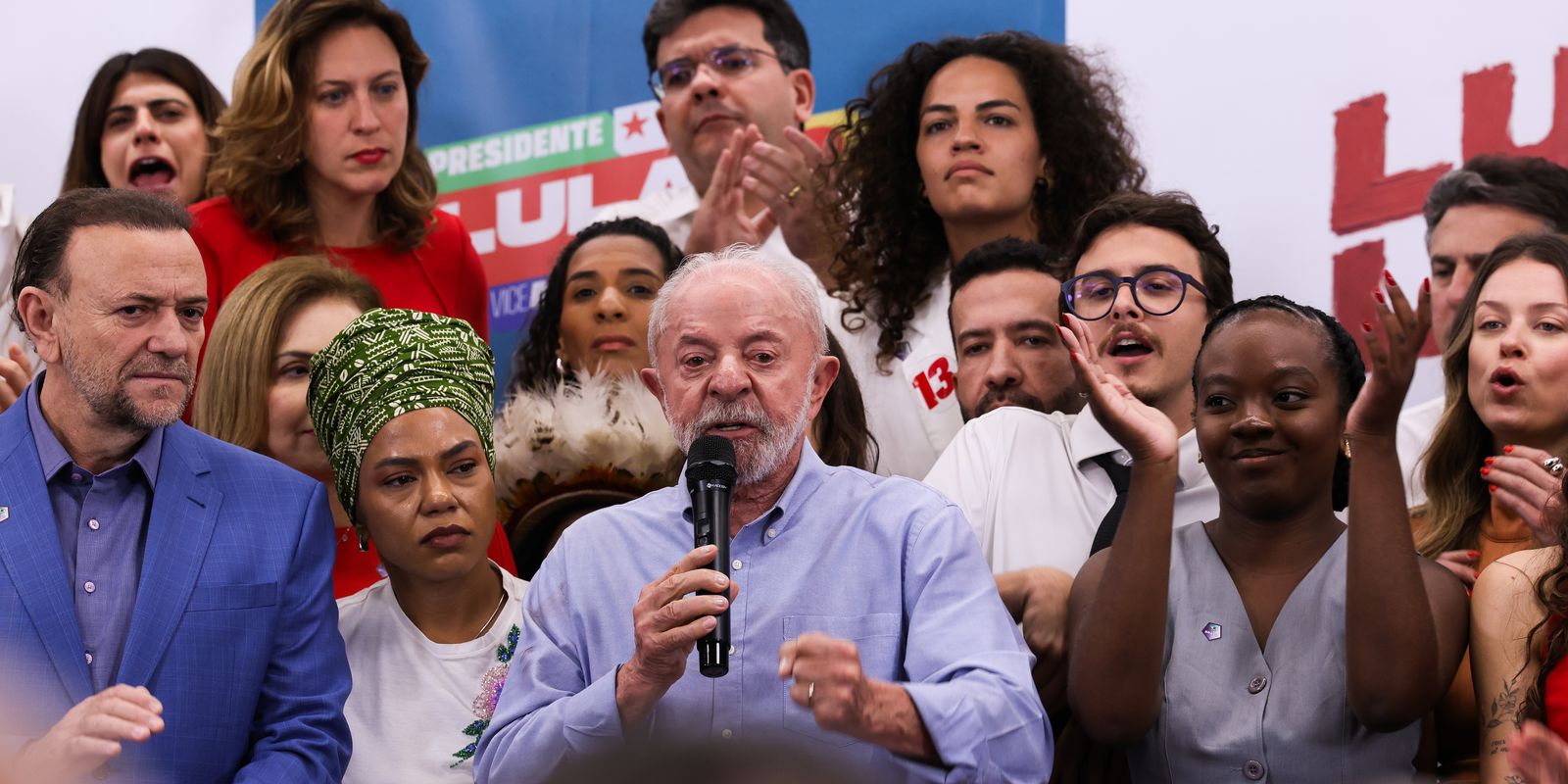 Luiz Inácio Lula da Silva desafia Flávio Bolsonaro sobre a jornada de trabalho
