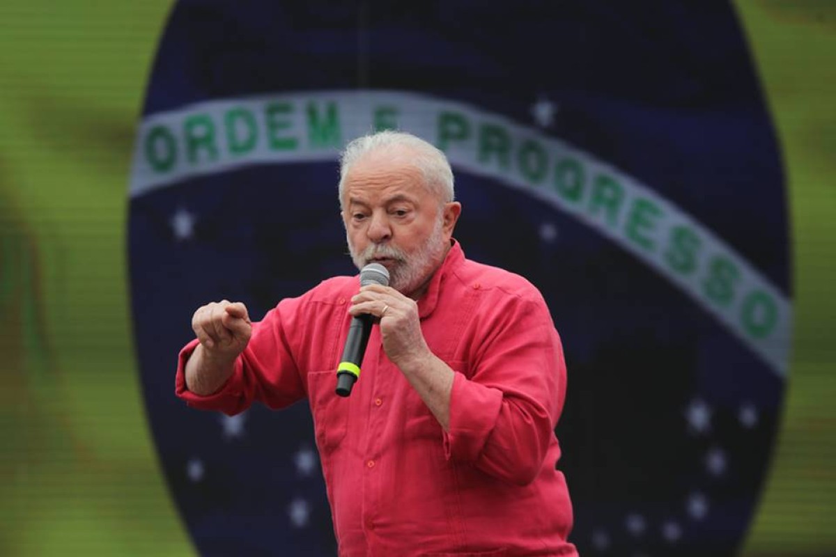 Governo federal assina decreto para incorporar novos servidores na educação