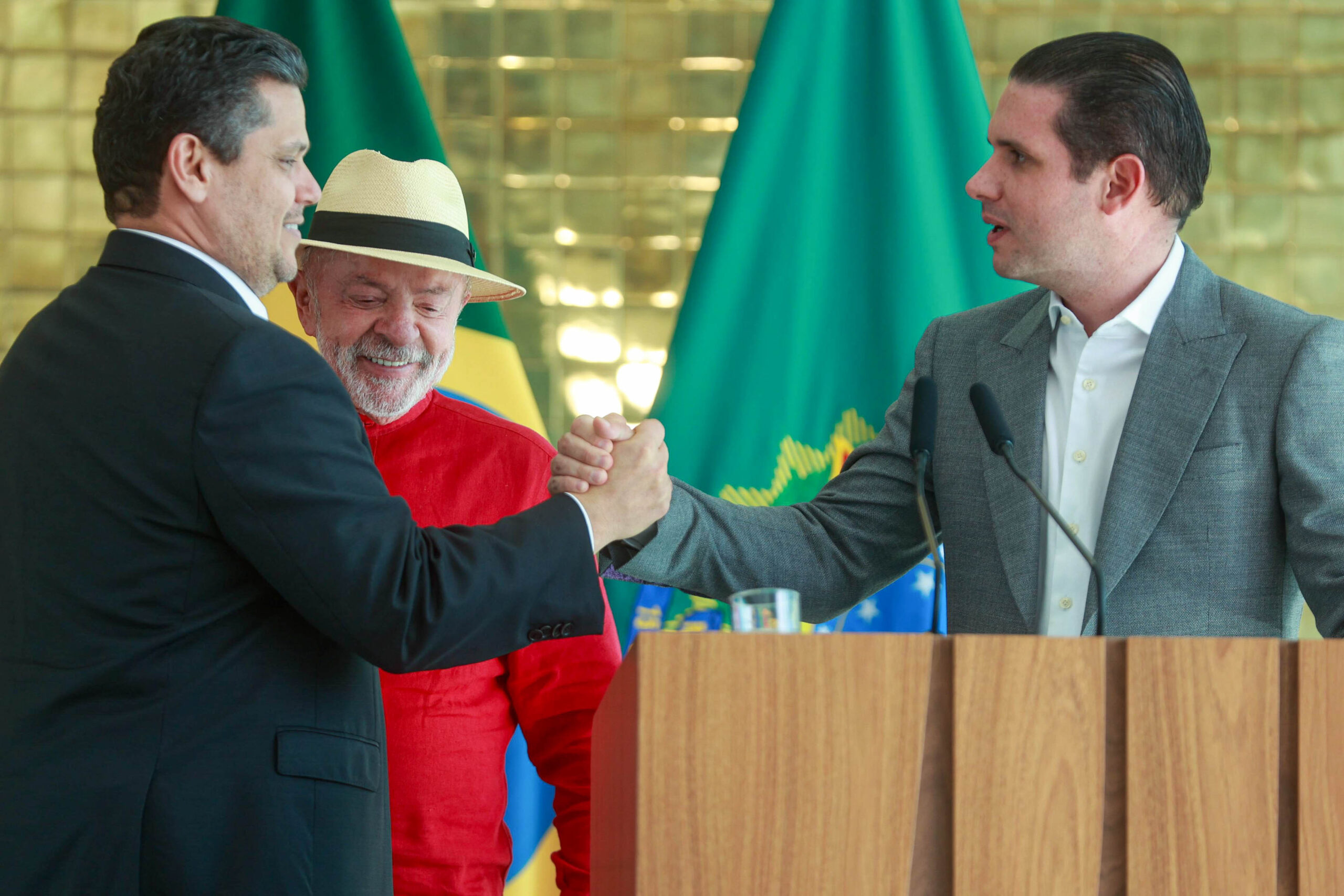 Lula reeleito enfrenta Congresso dividido e oposição forte