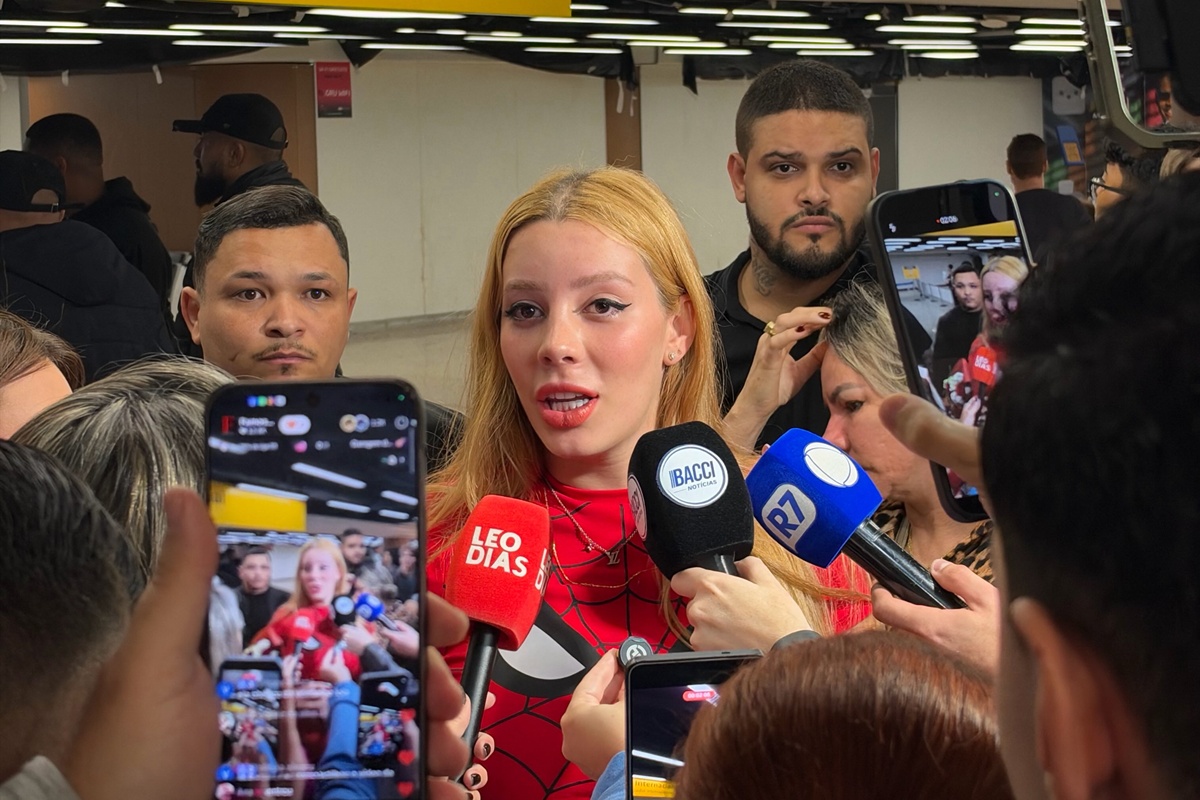 Influenciadora Malévola retorna ao Brasil após detenção no Egito