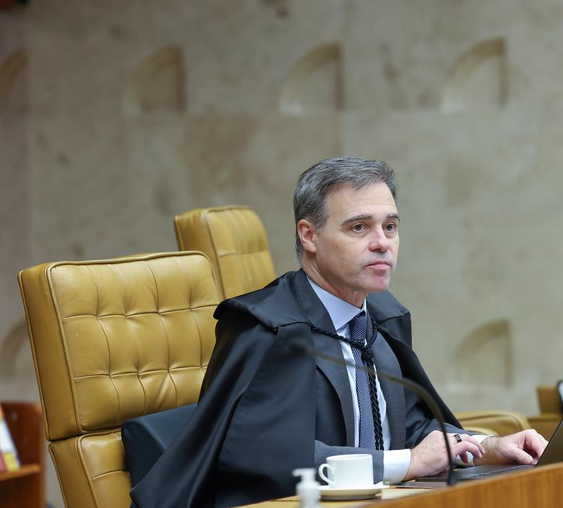 Decisão do TSE manda deputados apagarem vídeo com ataques a Flávio Bolsonaro
