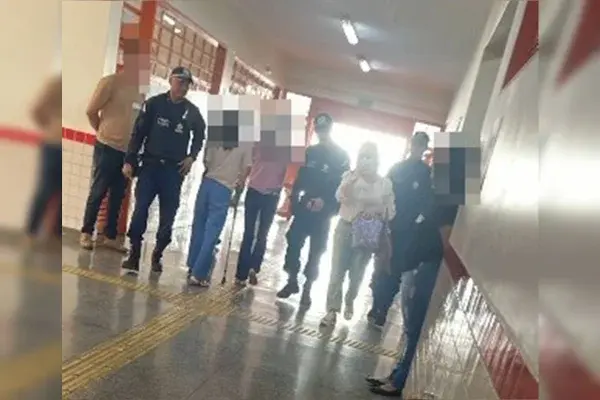 Mesária detida por suspeita de pedir votos durante eleições no Gama