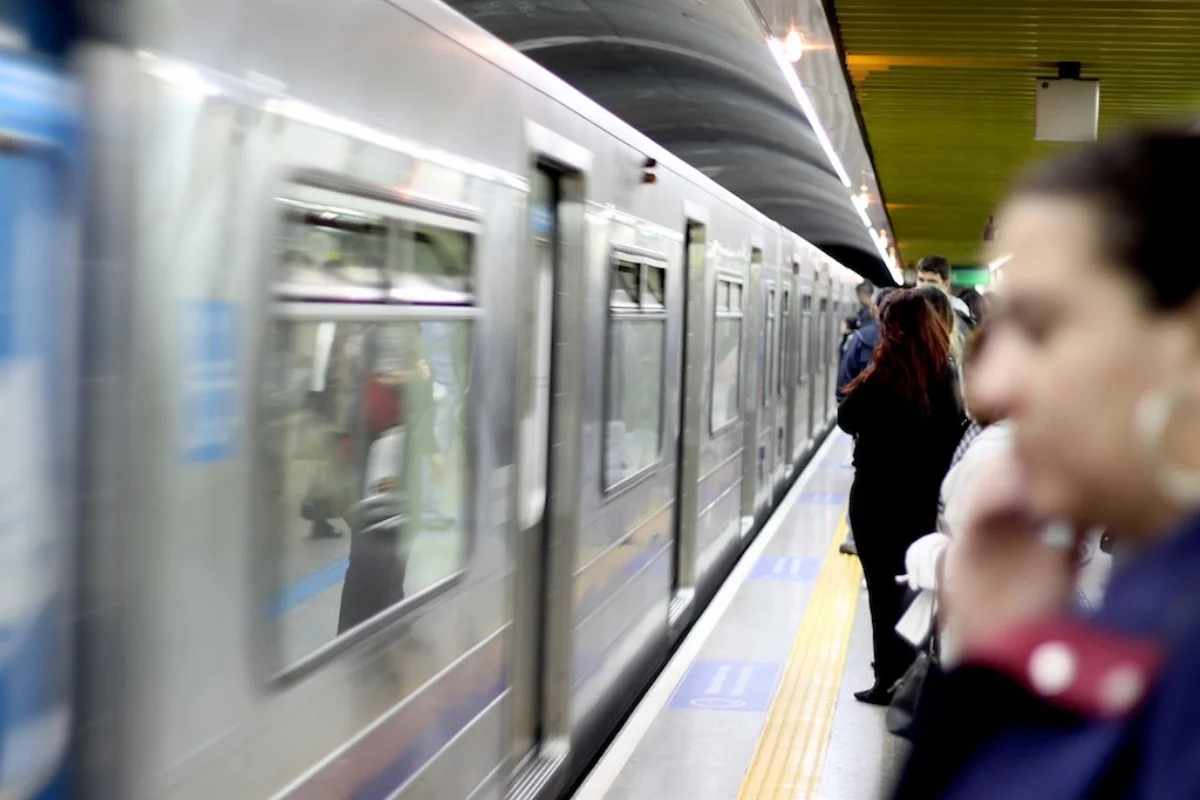 Metrô de SP implanta Pix nas máquinas de autoatendimento das estações
