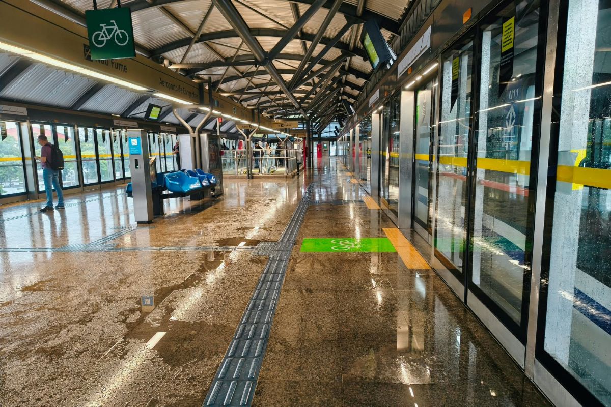 Chuva em são paulo afeta o monotrilho da linha 17 e causa alagamentos