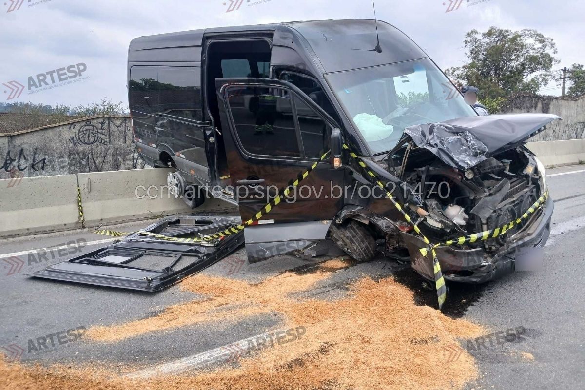Perseguição policial em SP termina com morte após motorista atingir seis carros