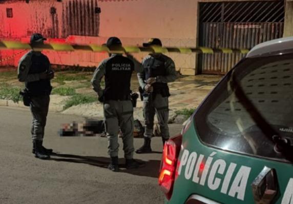 Homem é assassinado a tiros na rua em Cidade Ocidental