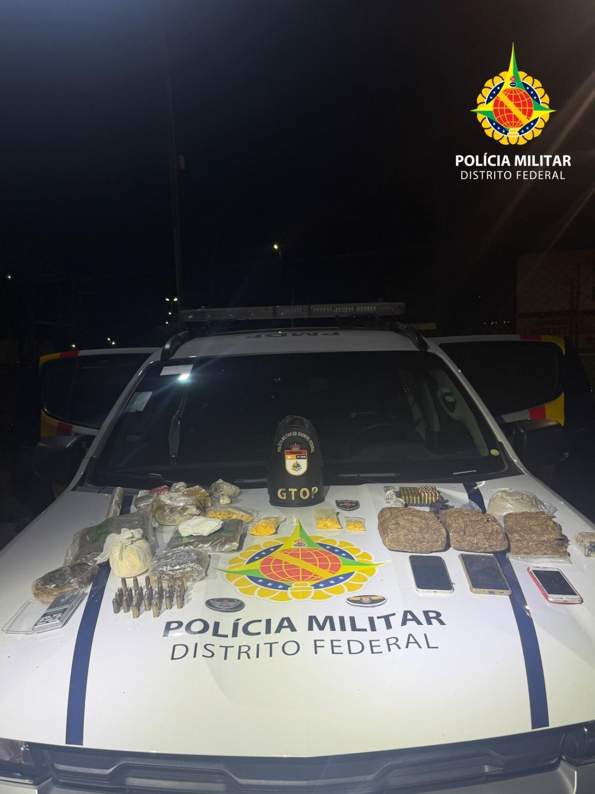 Violência doméstica resulta em prisão de mãe por ameaçar filhas e guardar drogas