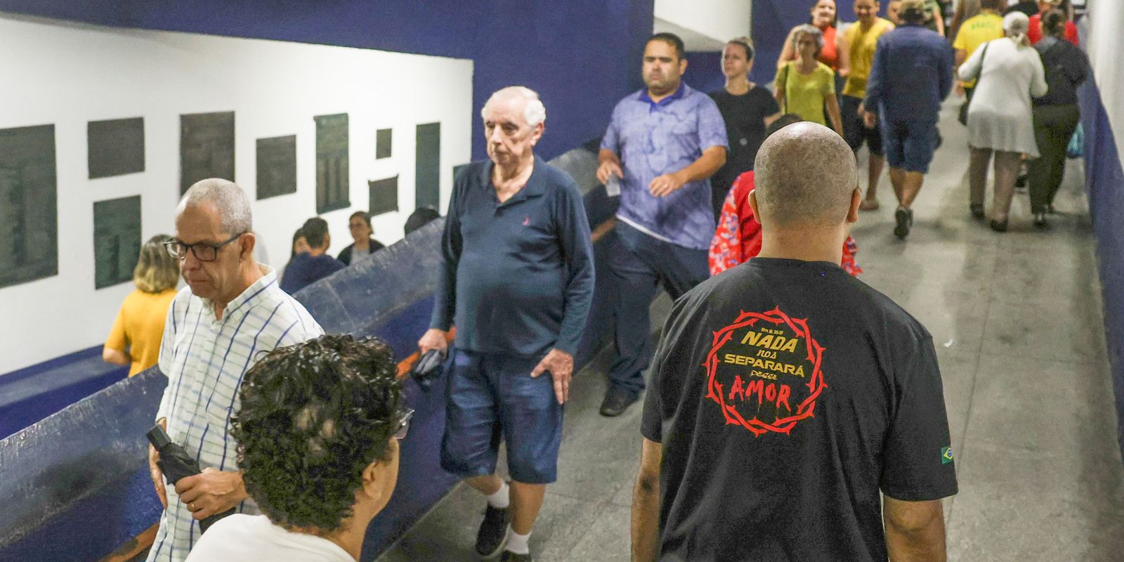 Eleições no Rio de Janeiro atraem idosos determinados às urnas neste domingo