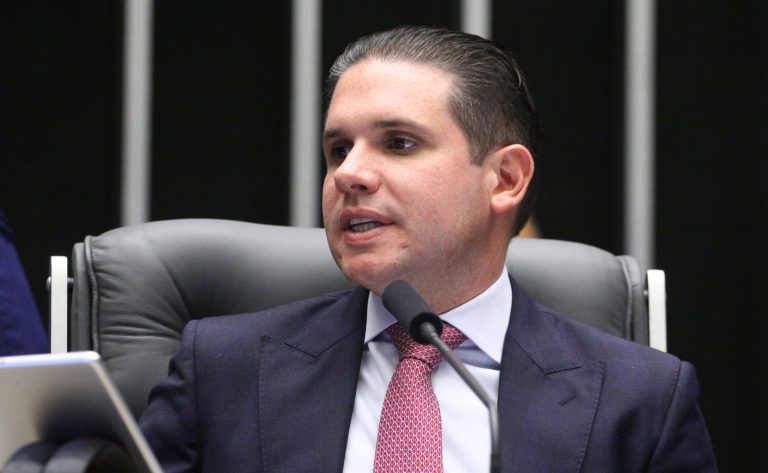 Hugo Motta parabeniza Lula pela reeleição e destaca a soberania popular