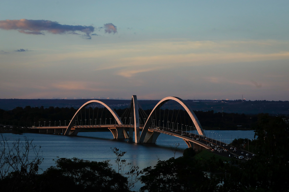 Ponte JK adota faixas reversas a partir desta quarta-feira (21/10)