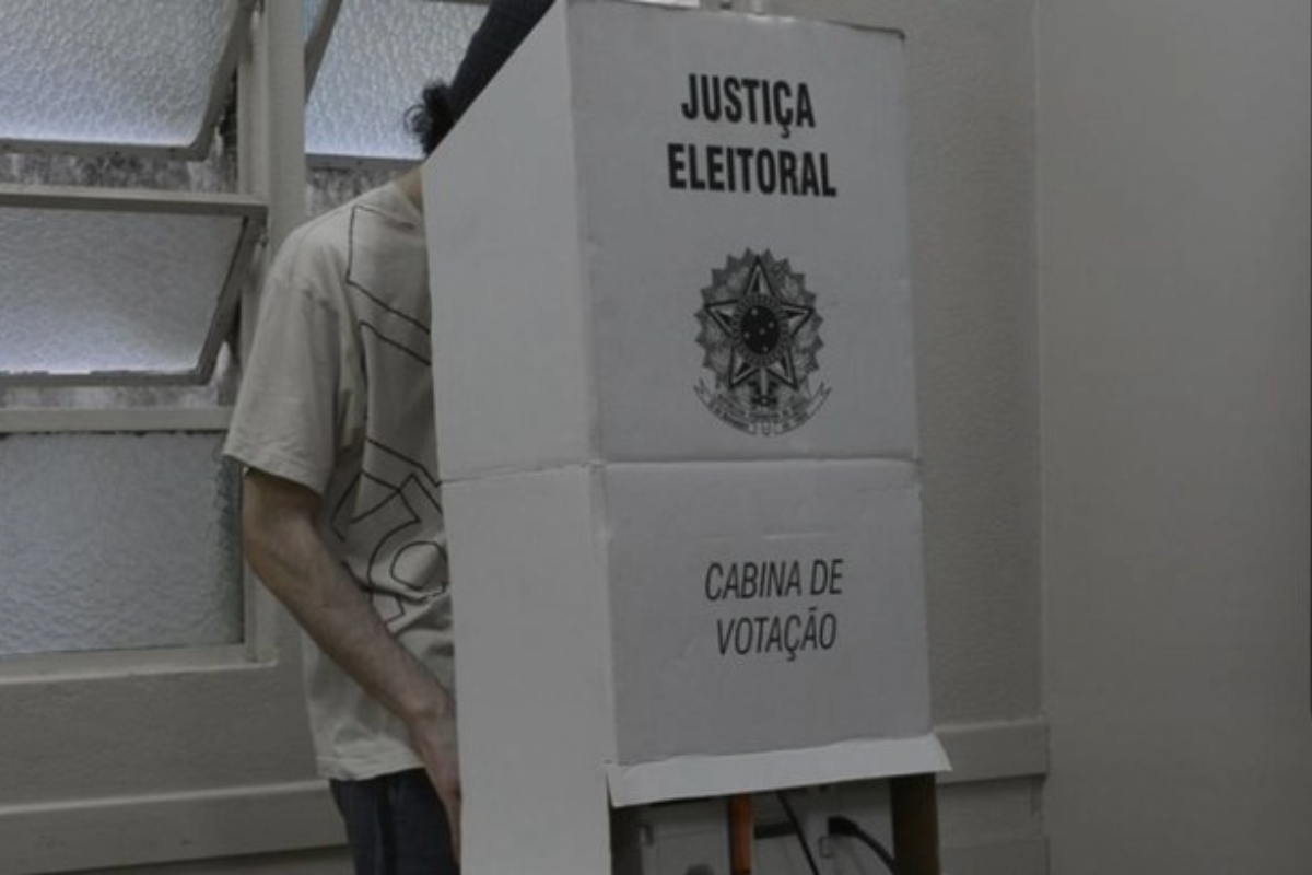 Posso ir votar com camisa, bóton ou boné nas eleições 2024?