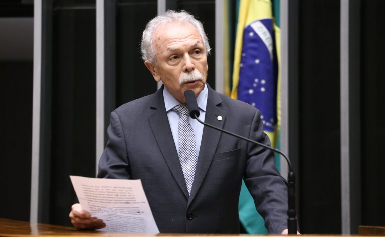 Projeto propõe substituir plásticos descartáveis no setor público e em escolas