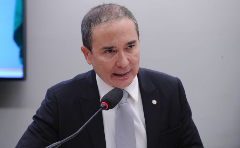 Projeto de lei quer proibir publicidade em planos pagos de streaming no Brasil