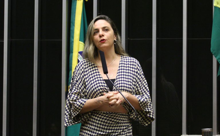 Projeto na Câmara veda compra governamental de papel com celulose branqueada