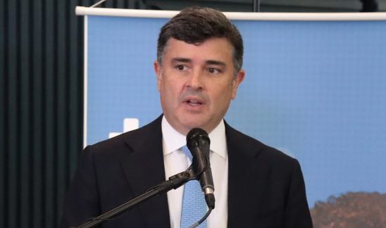 Projeto de lei na câmara pune empresas que atrasam pagamento de médicos
